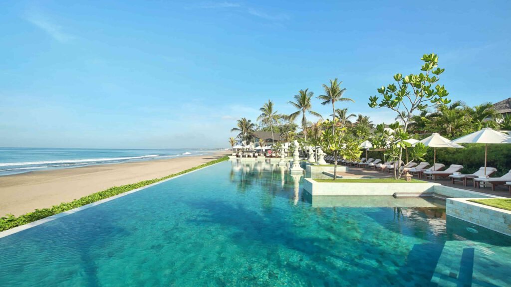 Luxury resort with infinity pool overlooking the ocean in Indonesia