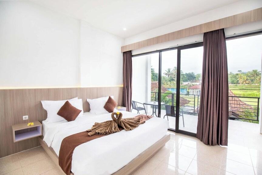 Pondok Tetebatu Cottages surrounded by tropical gardens and rice fields in Tetebatu Lombok