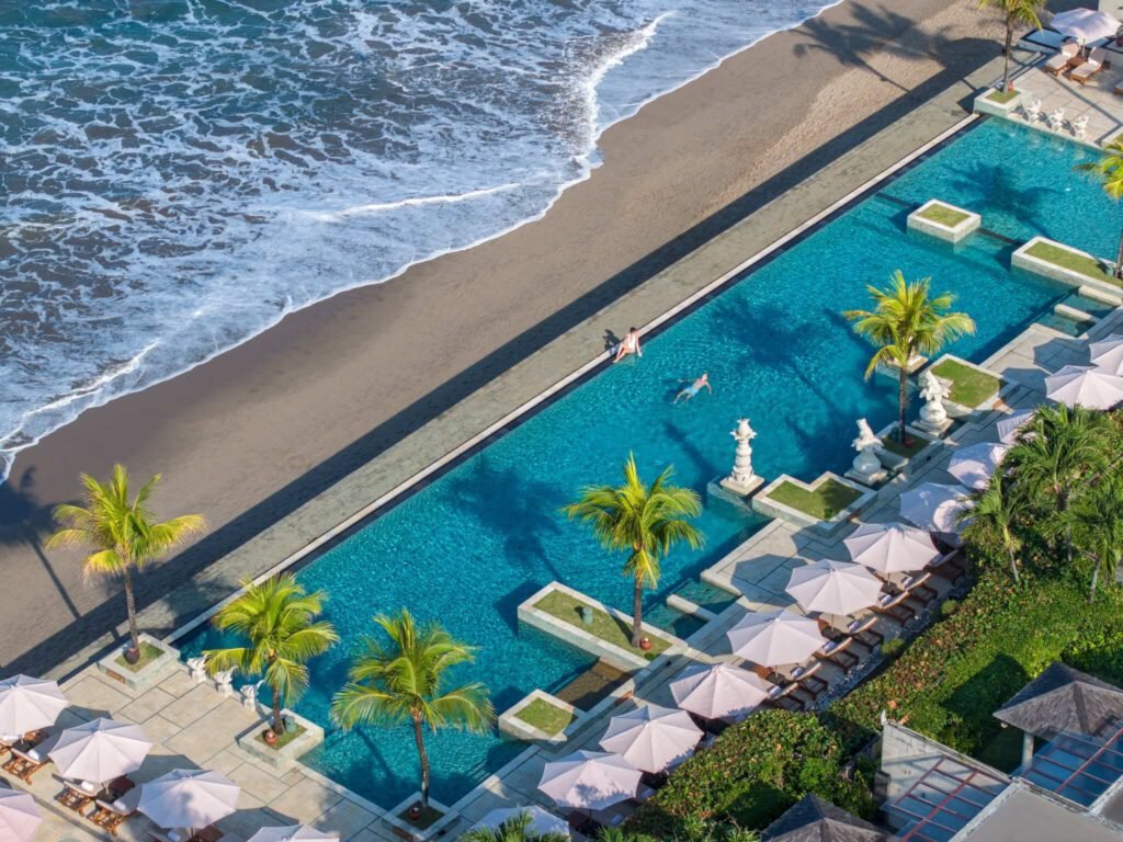 the-seminyak-beach-resort-infinity-pool.jpg